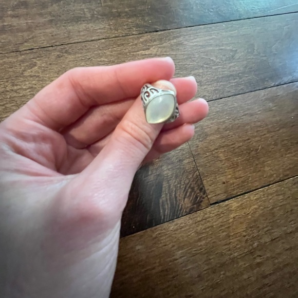 Mother of Pearl Cut Out Band Ring Size 5.5 Sterling Silver - Picture 4 of 11